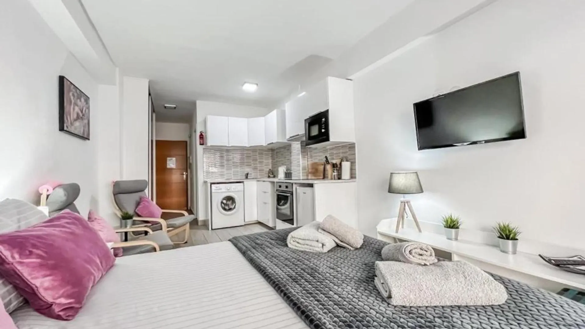 Reformed Studio Apartment In Central Nerja 3K