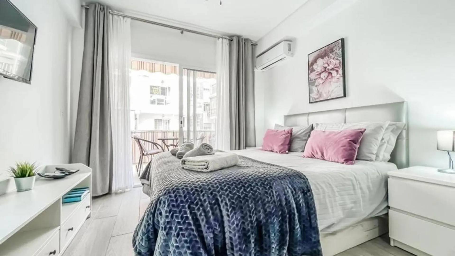 Reformed Studio Apartment In Central Nerja 3K location